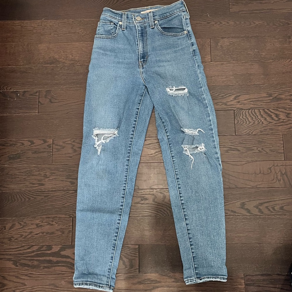 Levi’s ~ Ripped Mom Jeans